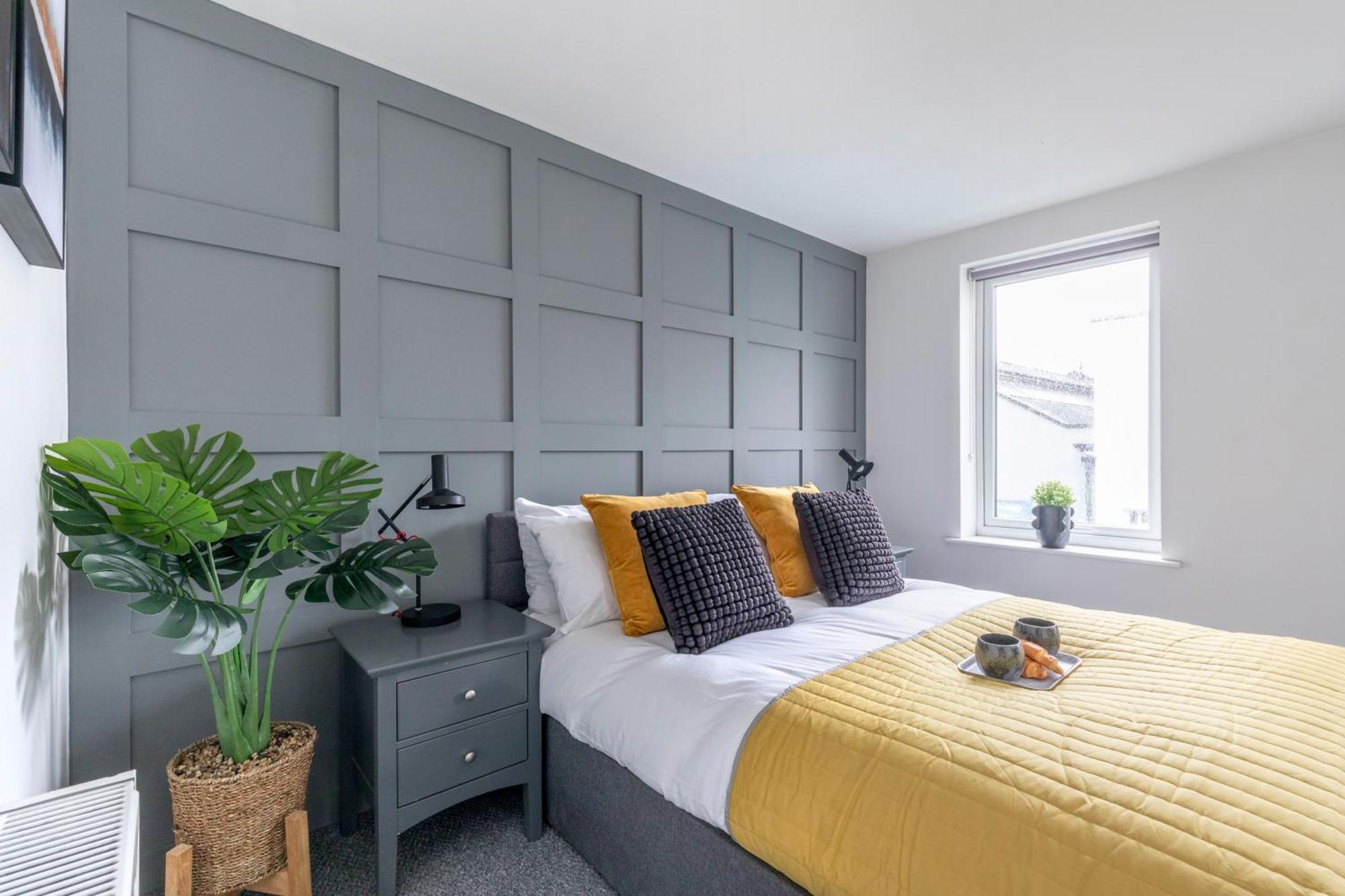 Modern Four Bedroom Four Bathroom Home Челтенхам Экстерьер фото